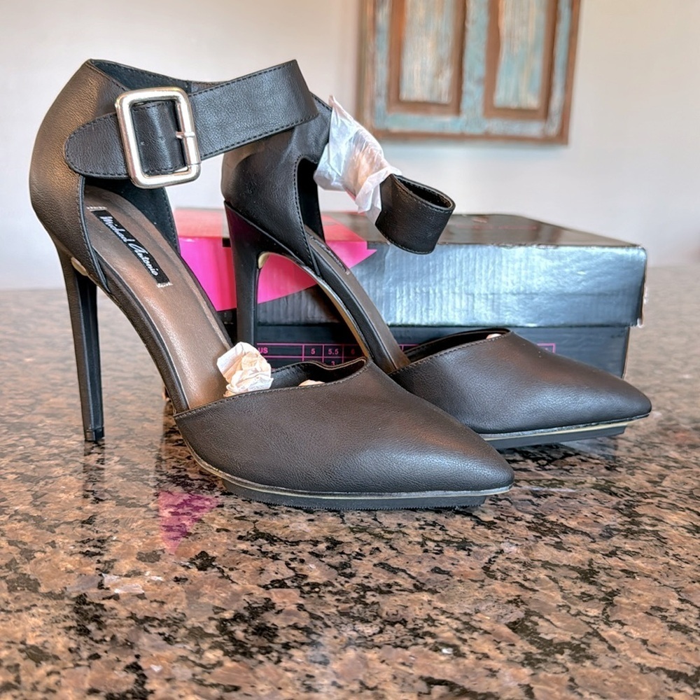 Michael Antonio Lillie’s black strap pointed toe pump heel NIB 8.5